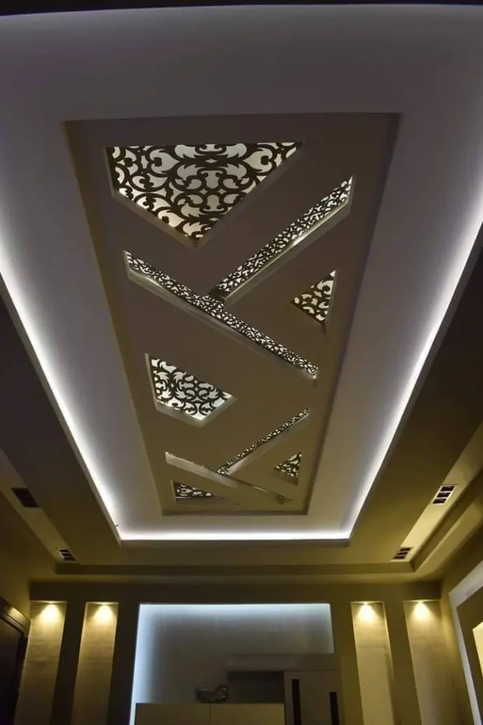 ديكورات خشبيه وورق جدران